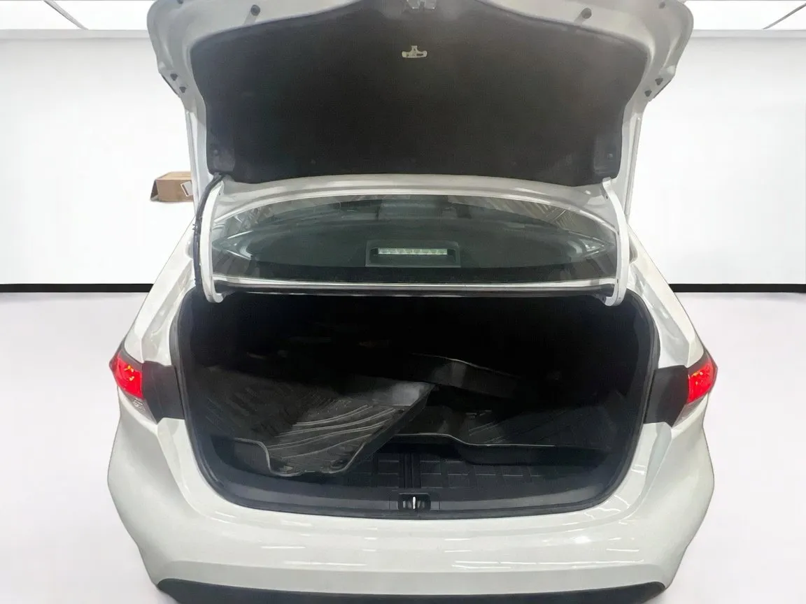 2024 Toyota Corolla LE - Photo 17