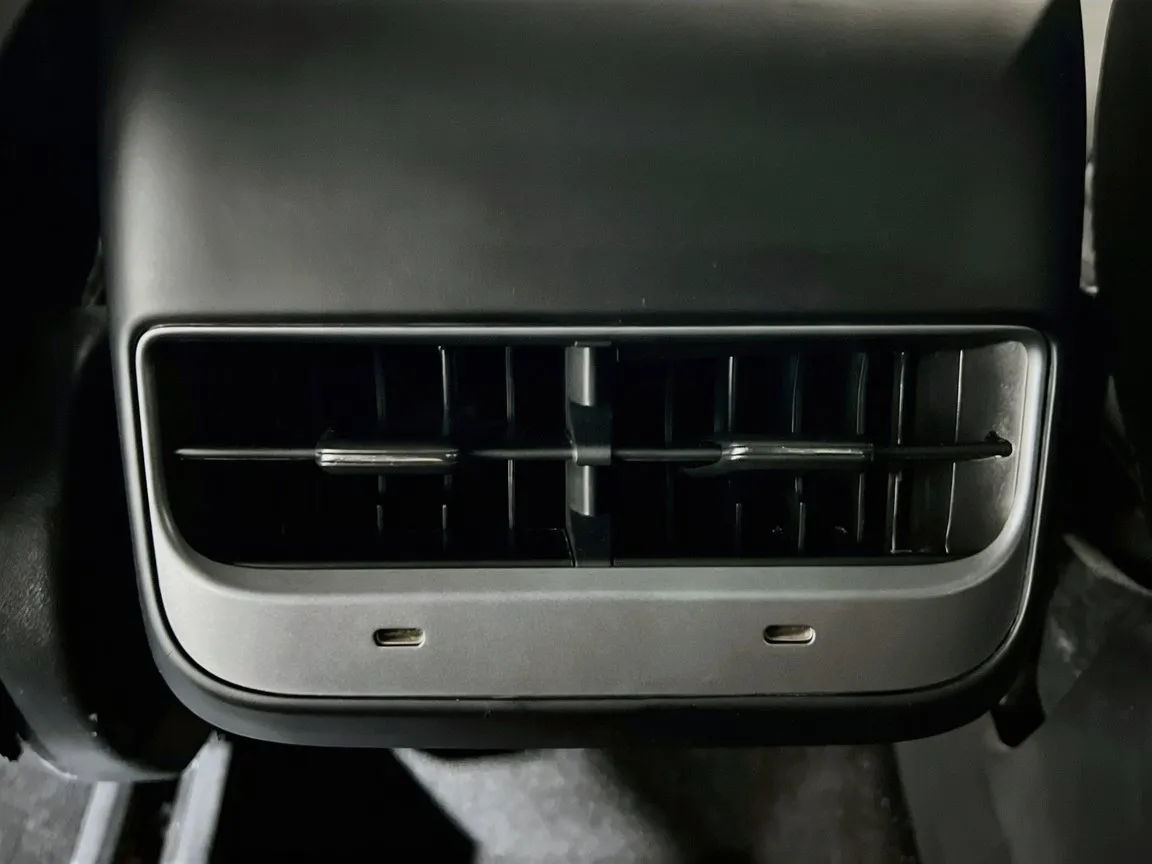 2021 Tesla Model Y Long Range - Photo 18