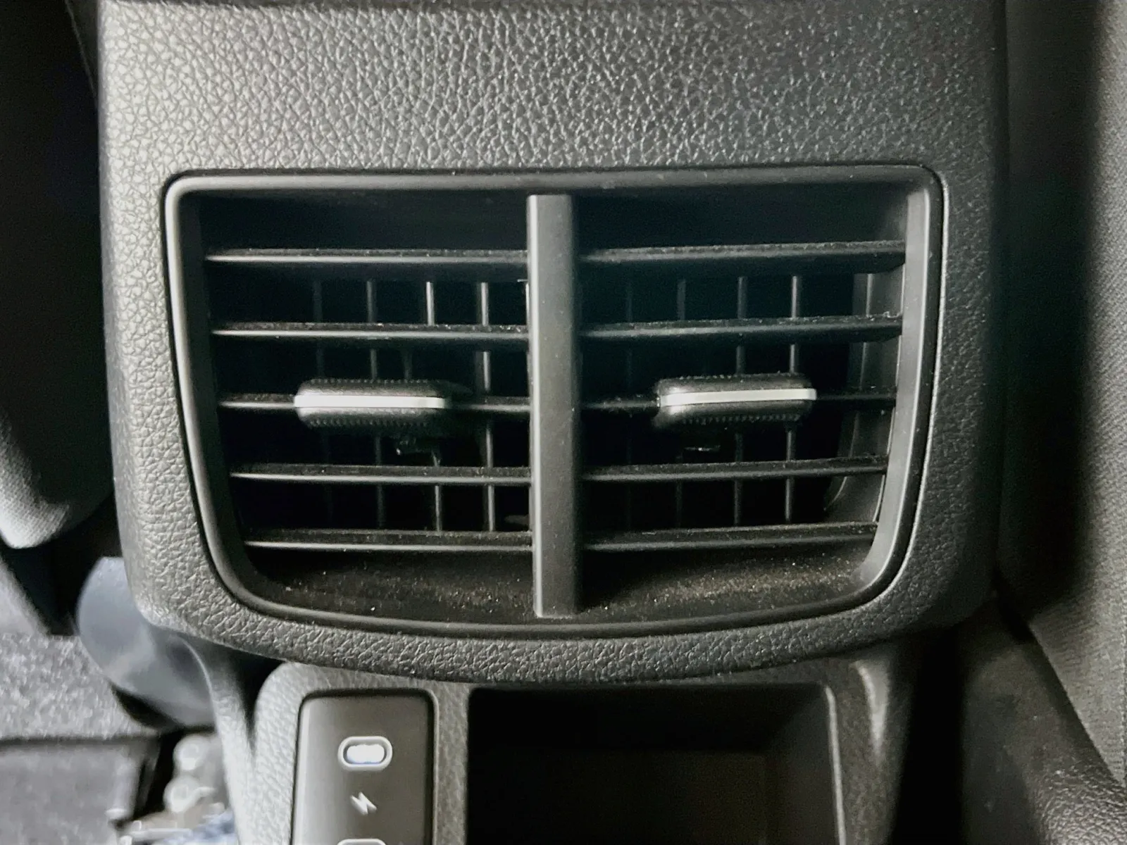 2025 Kia Seltos LX - Photo 17