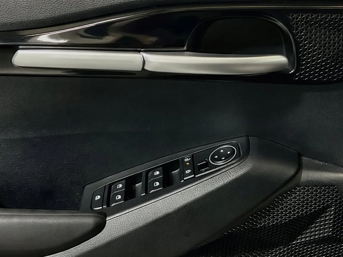 2025 Kia Seltos LX - Photo 13