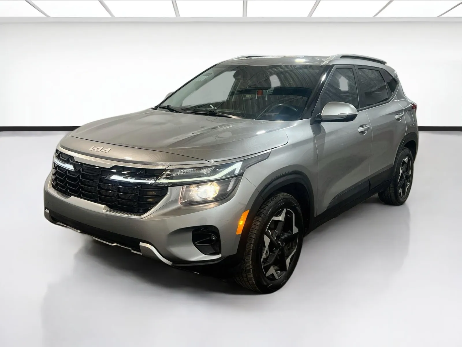 Gray 2025 Kia Seltos S for sale in Chandler, AZ