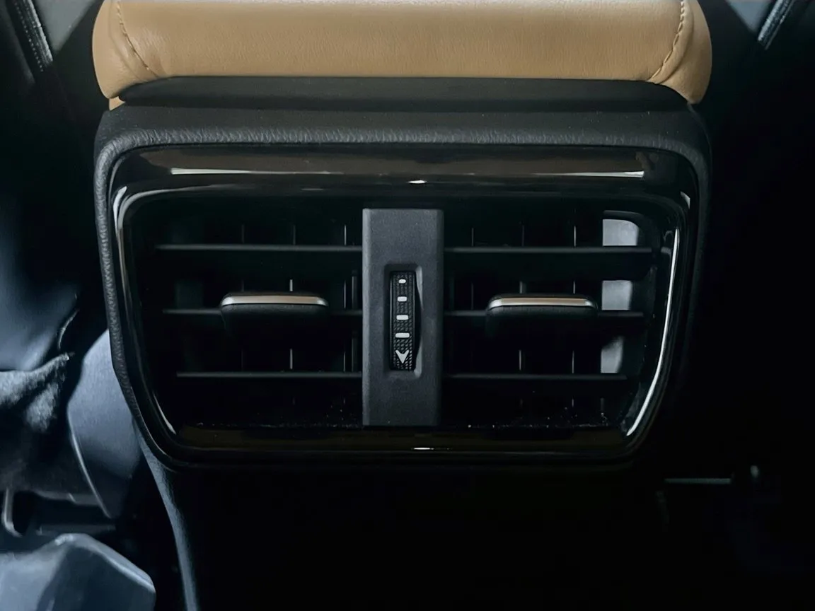 2025 Lexus NX Hybrid 350h - Photo 24
