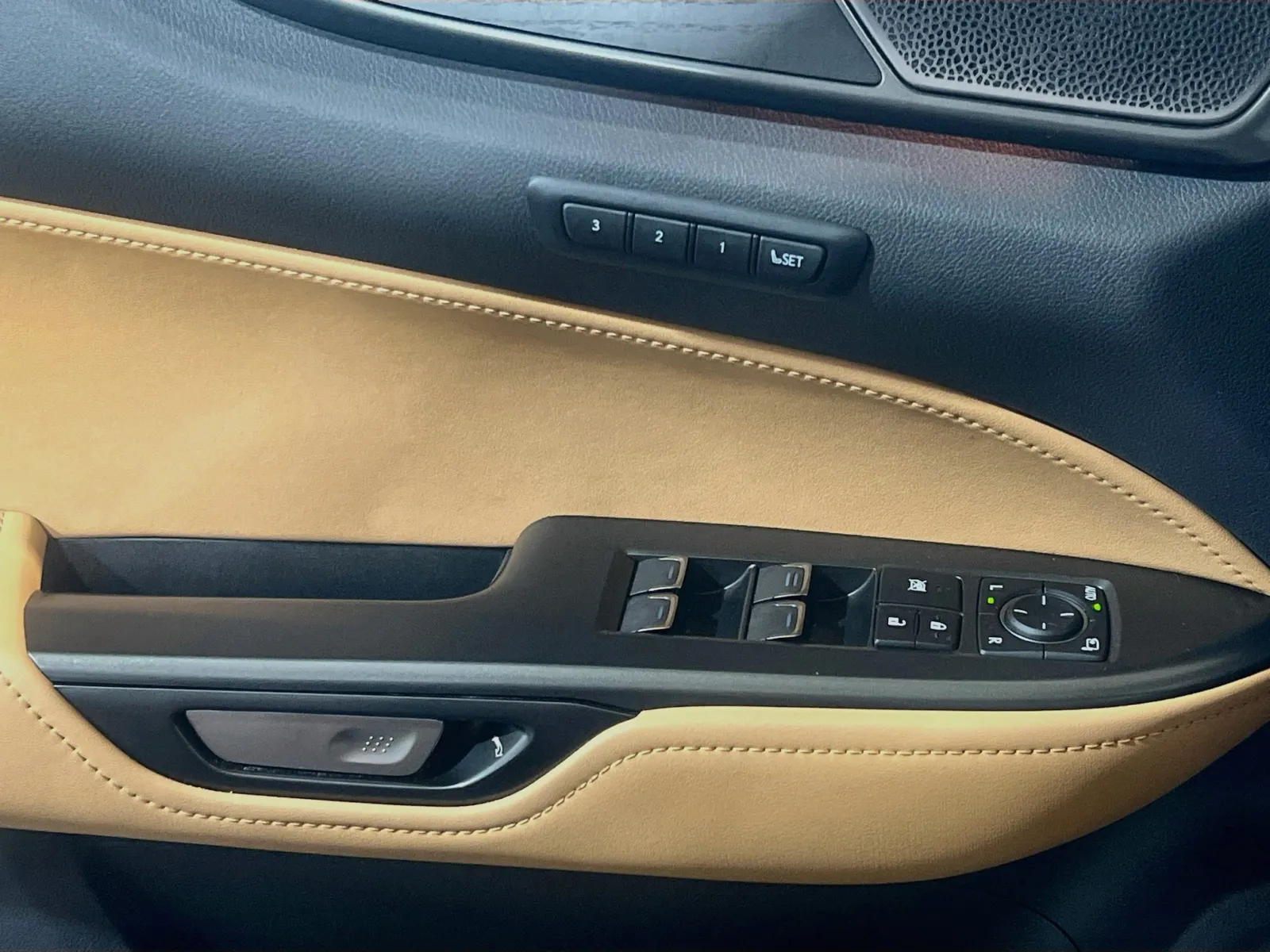 2025 Lexus NX Hybrid 350h - Photo 14
