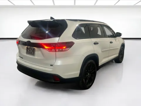 More photos of 2019 Toyota Highlander SE at STG Auto Group of Chandler, AZ