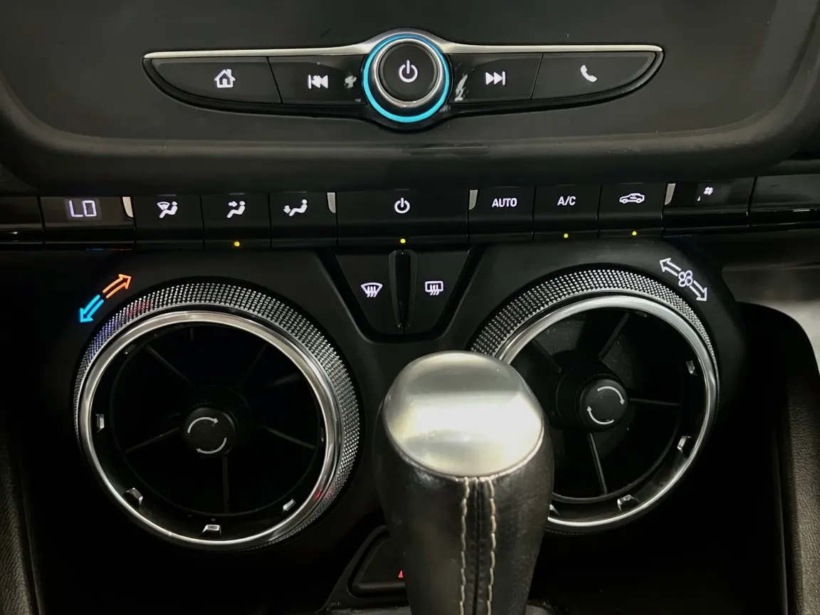 2020 Chevrolet Camaro 1LS - Photo 11