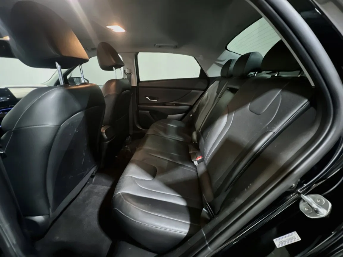 2021 Hyundai Elantra Limited - Photo 19