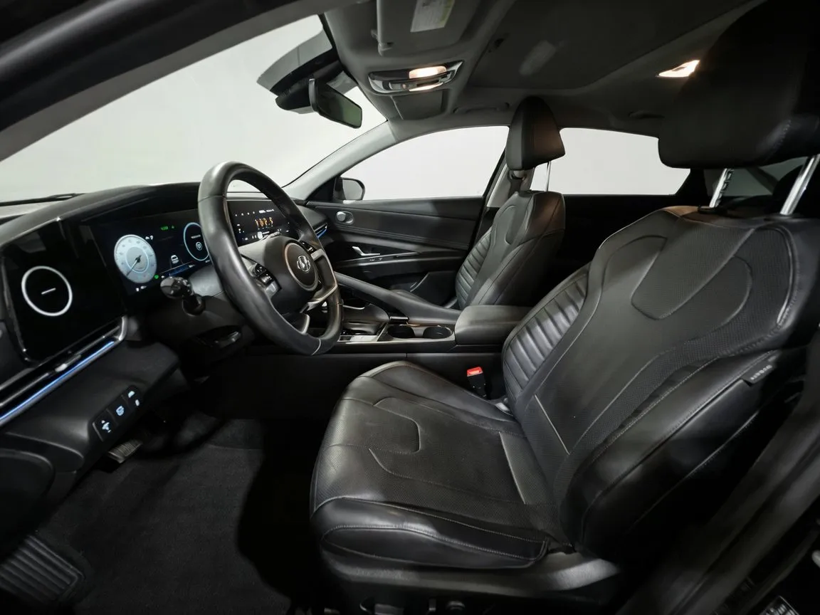 2021 Hyundai Elantra Limited - Photo 16
