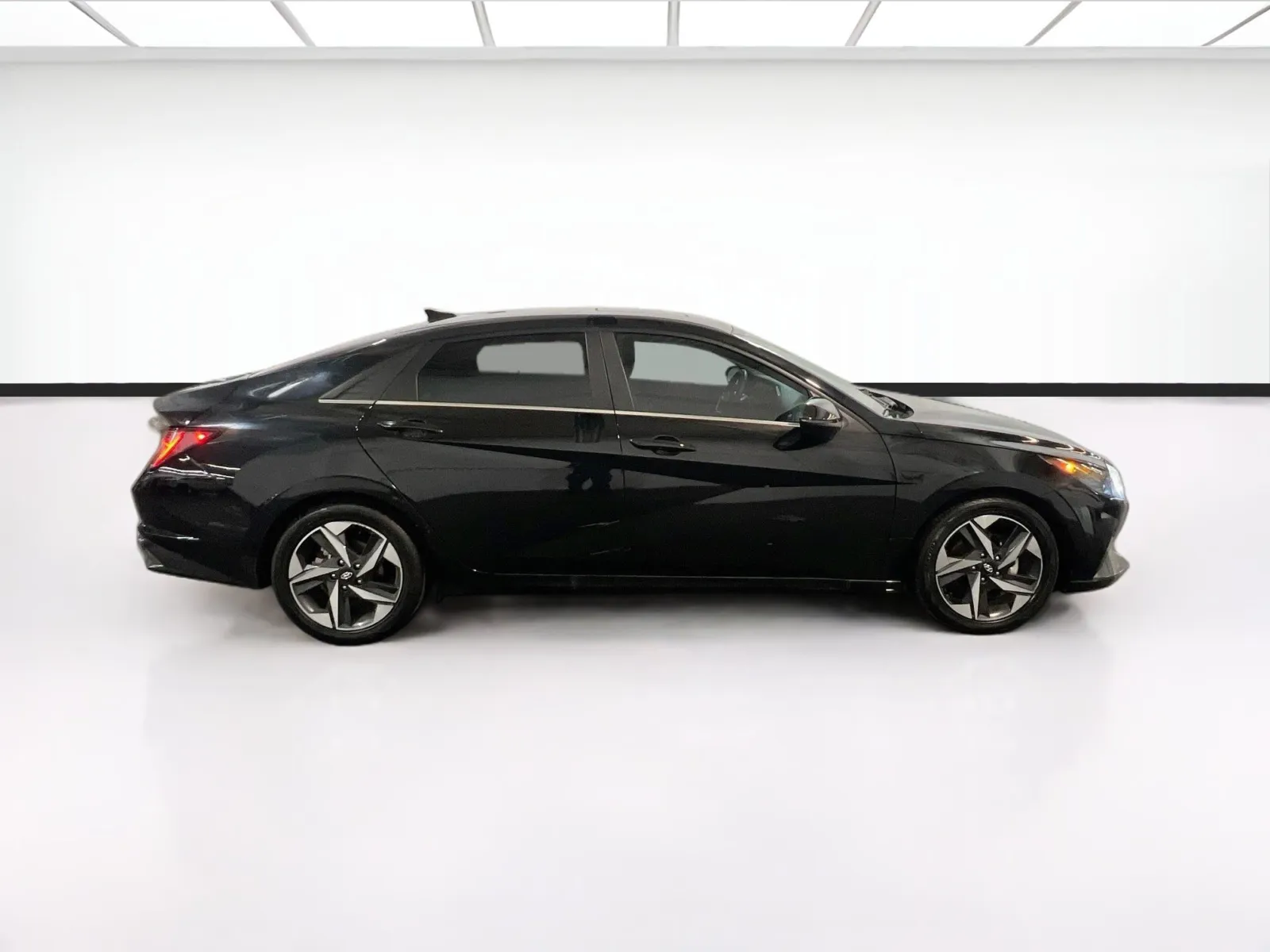 2021 Hyundai Elantra Limited - Photo 25