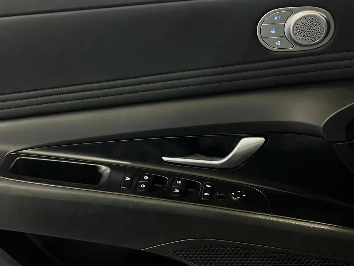 2021 Hyundai Elantra Limited - Photo 14