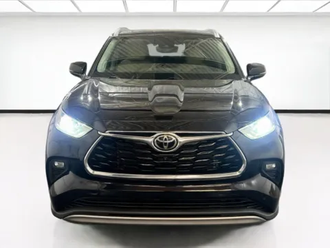Photos of 2022 Toyota Highlander Platinum for sale in Chandler, AZ at STG Auto Group of Chandler