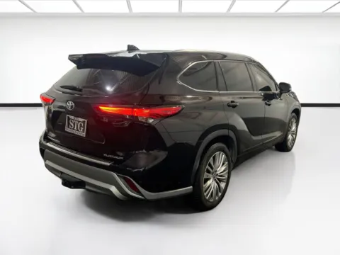 More photos of 2022 Toyota Highlander Platinum at STG Auto Group of Chandler, AZ