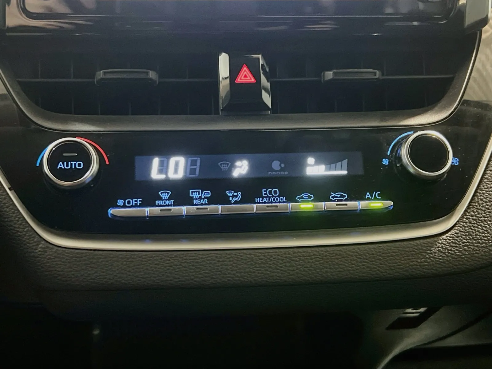 2020 Toyota Corolla LE - Photo 11