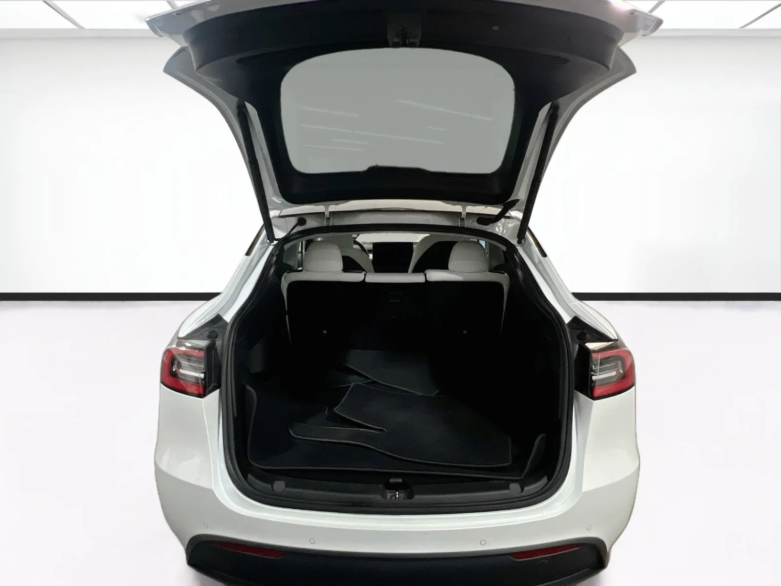 2021 Tesla Model Y Long Range - Photo 19