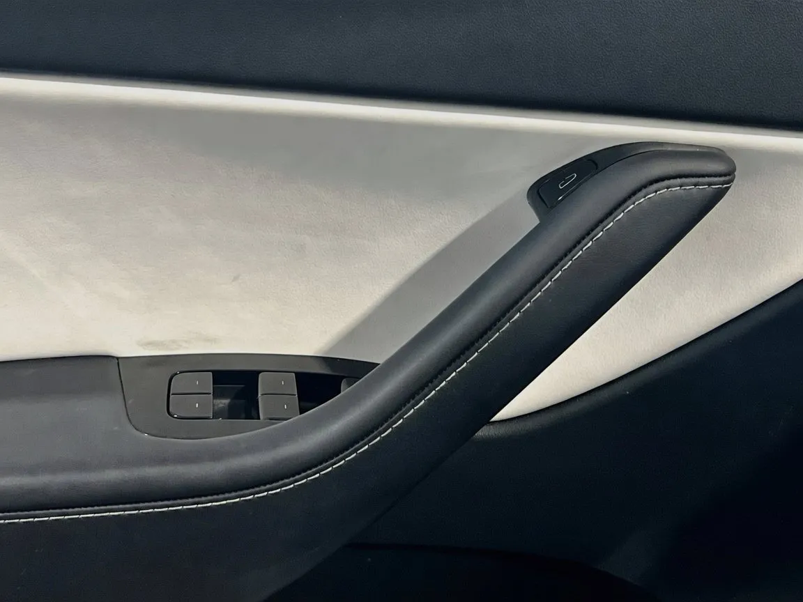 2021 Tesla Model Y Long Range - Photo 14