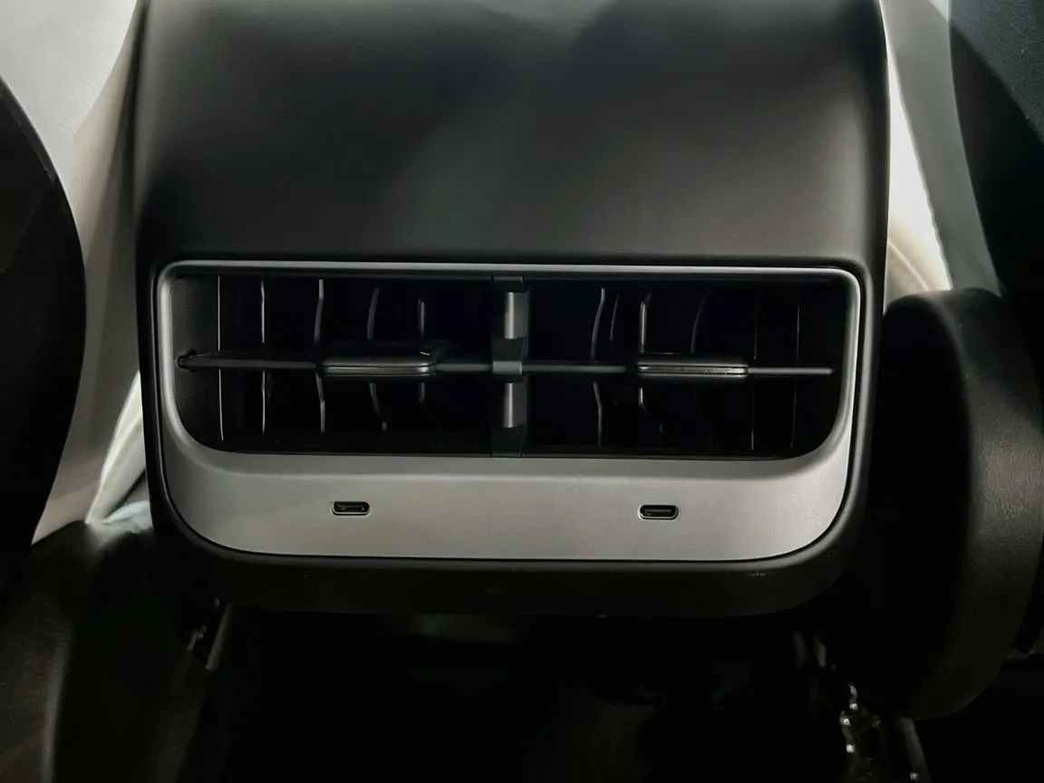 2021 Tesla Model Y Long Range - Photo 18