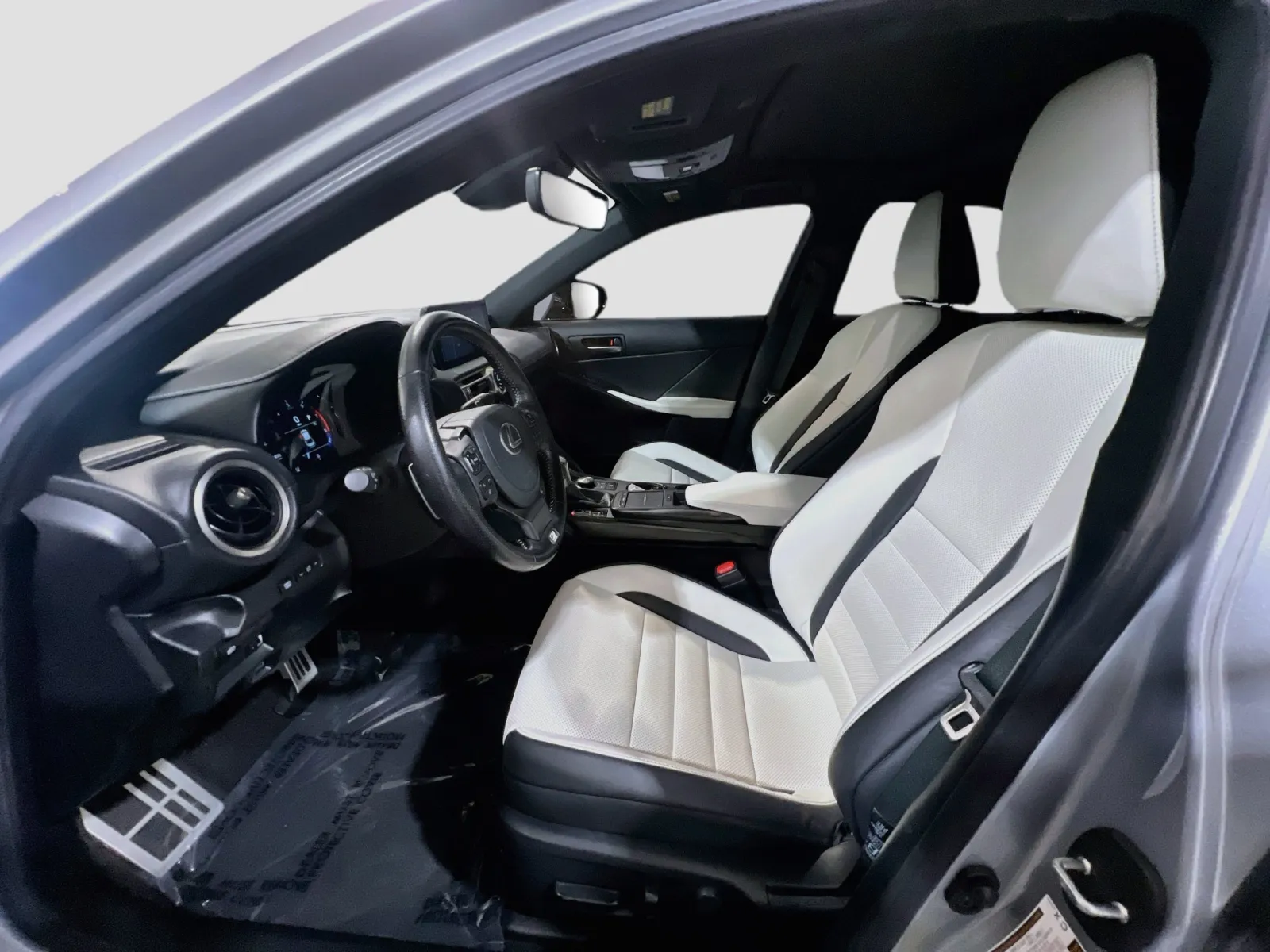 2021 Lexus IS 350 F SPORT - Photo 15