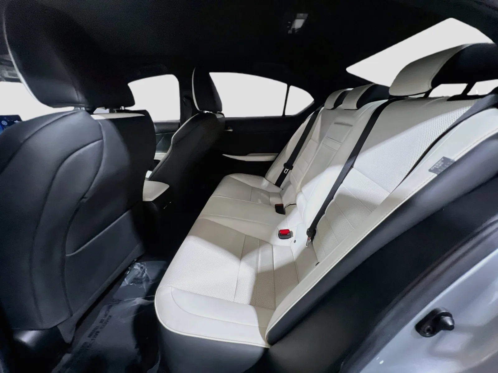 2021 Lexus IS 350 F SPORT - Photo 18