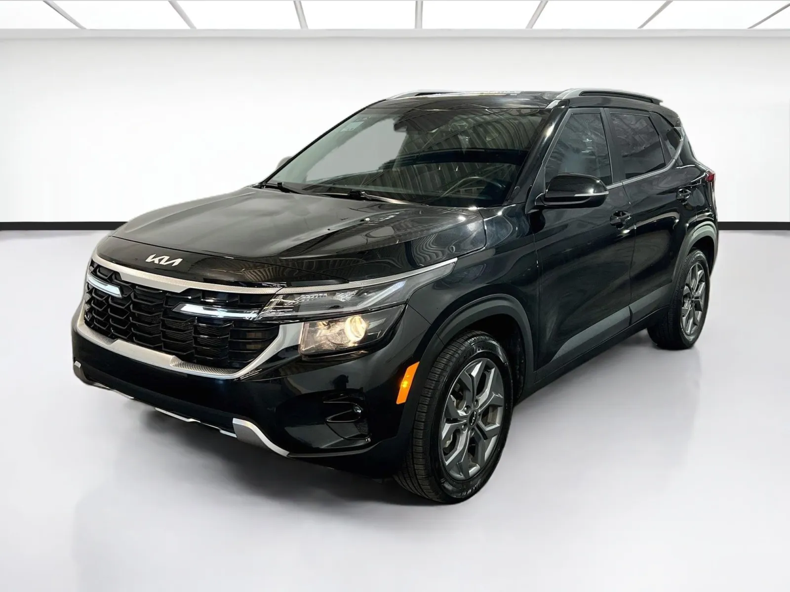 Black 2024 Kia Seltos S for sale in Chandler, AZ