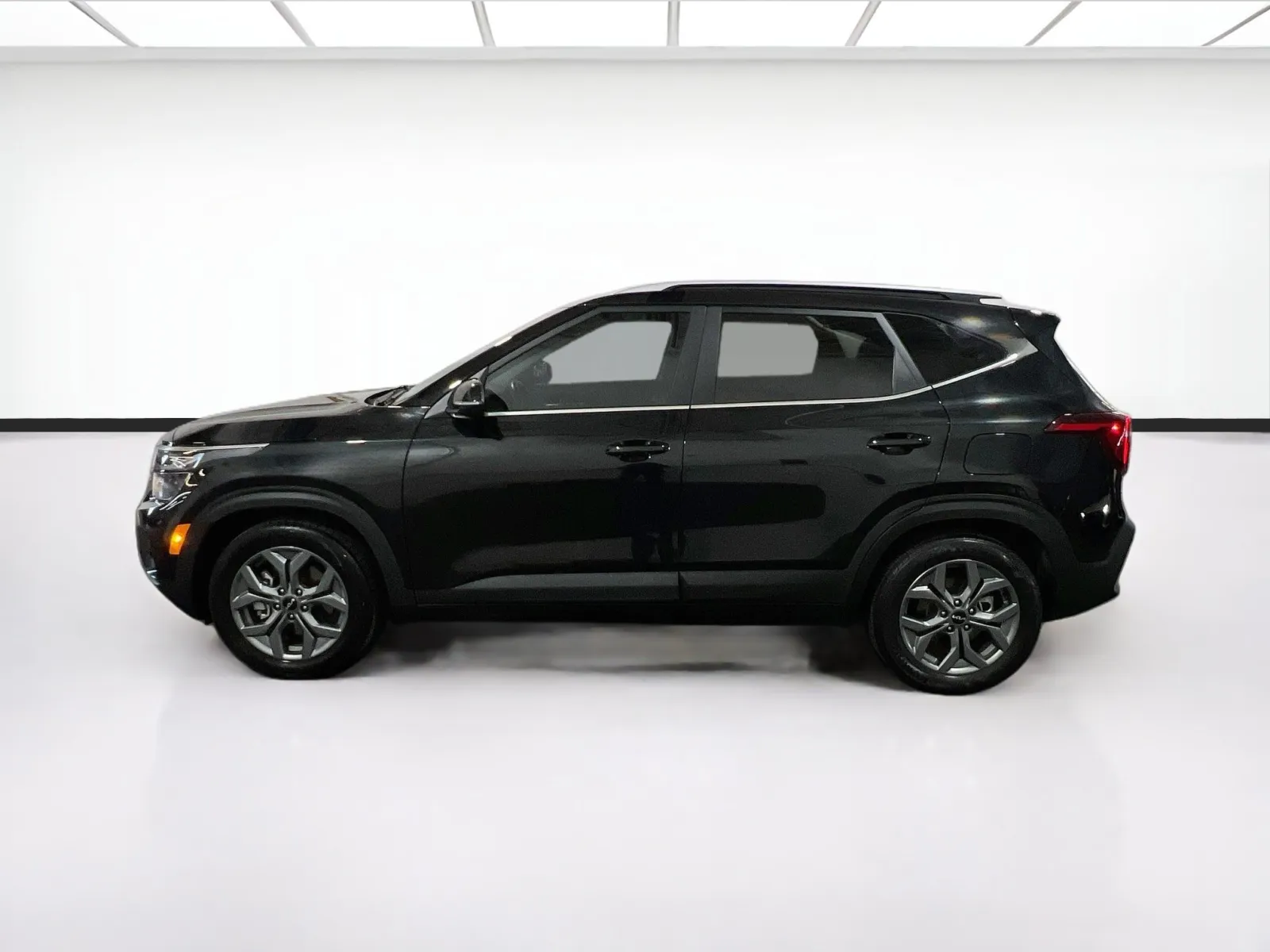 2024 Kia Seltos S - Photo 23