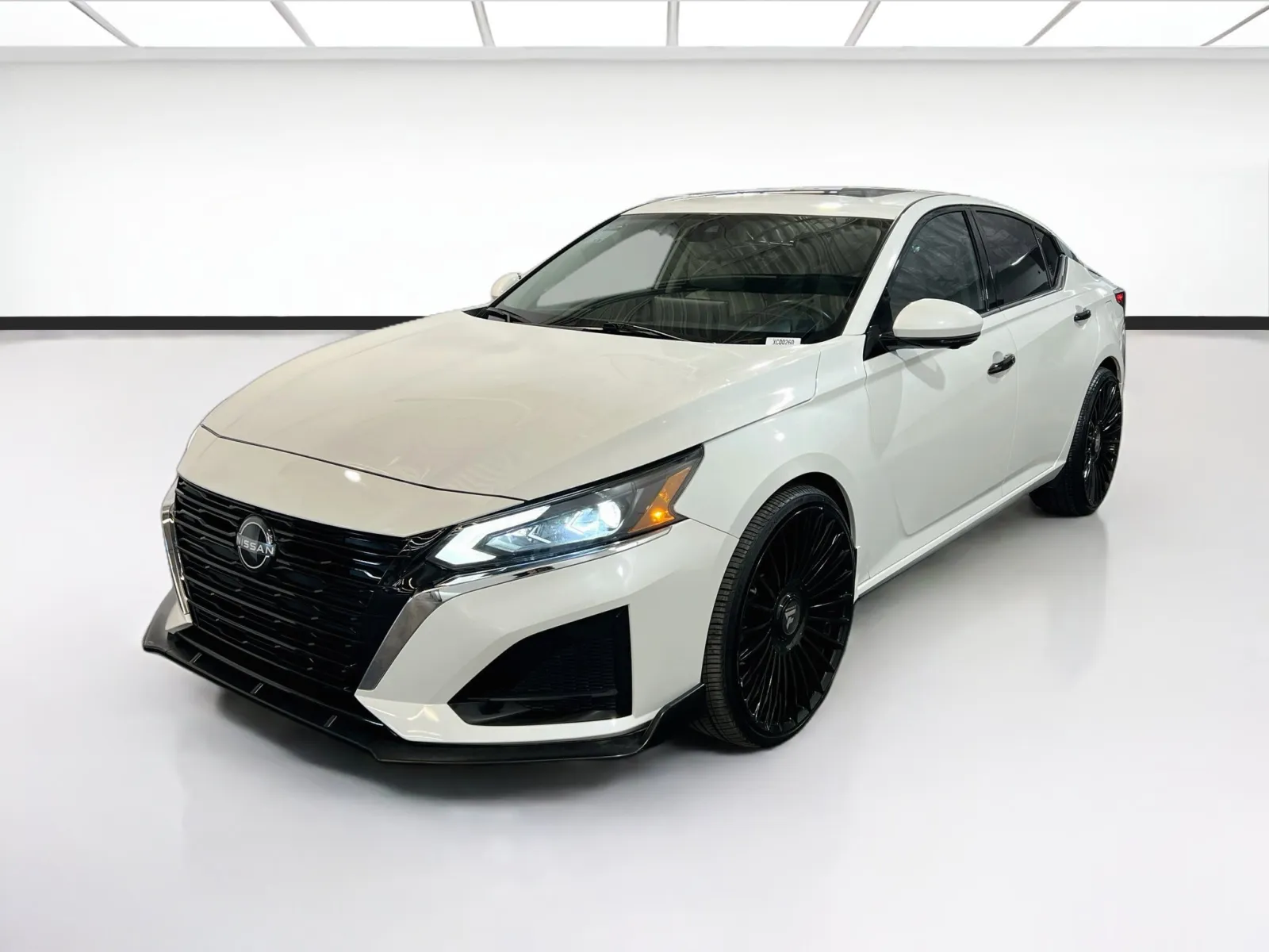 White 2023 Nissan Altima 2.5 SL for sale in Chandler, AZ