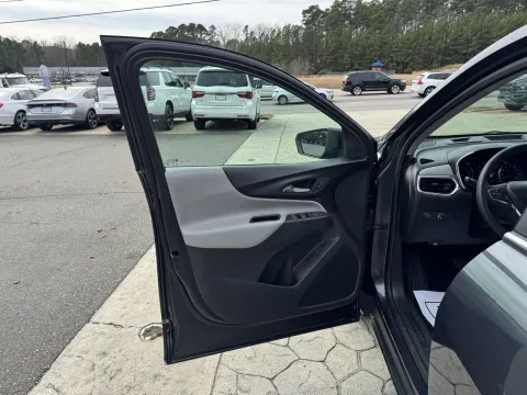 More photos of 2022 Chevrolet Equinox LT at Premier Auto Group, NC