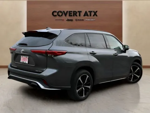 More photos of 2022 Toyota Highlander XSE at Covert Chrysler Dodge Jeep Ram, TX