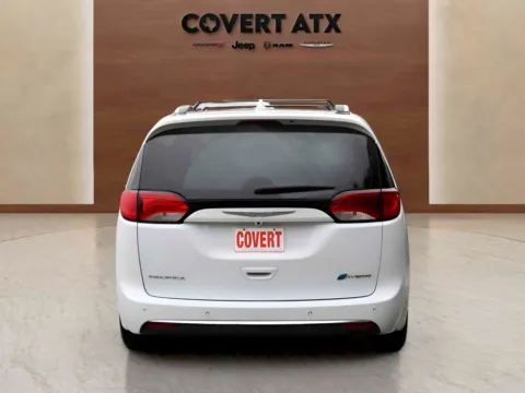 More photos of 2018 Chrysler Pacifica Hybrid Limited at Covert Chrysler Dodge Jeep Ram, TX