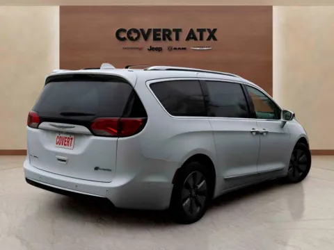 More photos of 2018 Chrysler Pacifica Hybrid Limited at Covert Chrysler Dodge Jeep Ram, TX