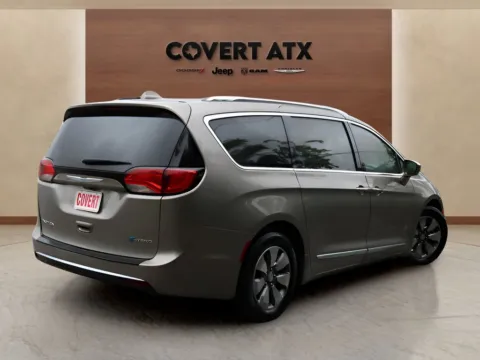 More photos of 2018 Chrysler Pacifica Hybrid Limited at Covert Chrysler Dodge Jeep Ram, TX