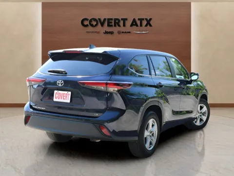 More photos of 2025 Toyota Highlander LE at Covert Chrysler Dodge Jeep Ram, TX