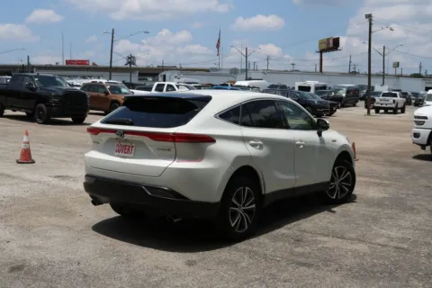 More photos of 2021 Toyota Venza LE at Covert Chrysler Dodge Jeep Ram, TX