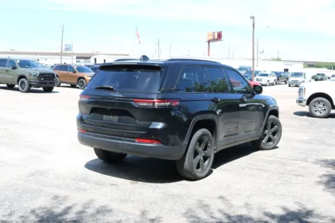More photos of 2023 Jeep Grand Cherokee Limited at Covert Chrysler Dodge Jeep Ram, TX
