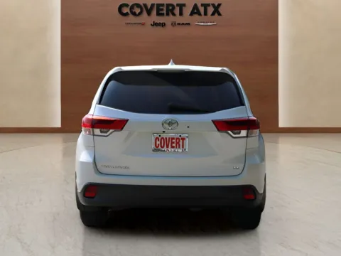 More photos of 2018 Toyota Highlander LE Plus at Covert Chrysler Dodge Jeep Ram, TX