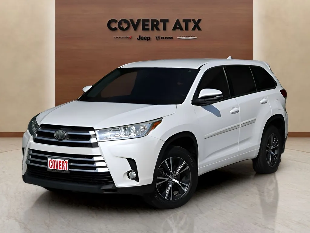 White 2018 Toyota Highlander LE Plus for sale in Austin, TX