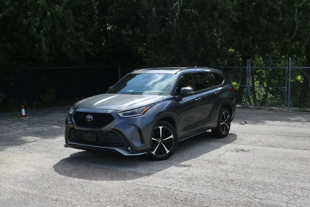 Gray 2021 Toyota Highlander XSE for sale in Austin, TX