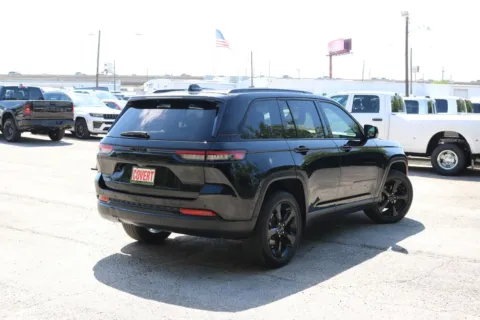 More photos of 2023 Jeep Grand Cherokee Altitude at Covert Chrysler Dodge Jeep Ram, TX