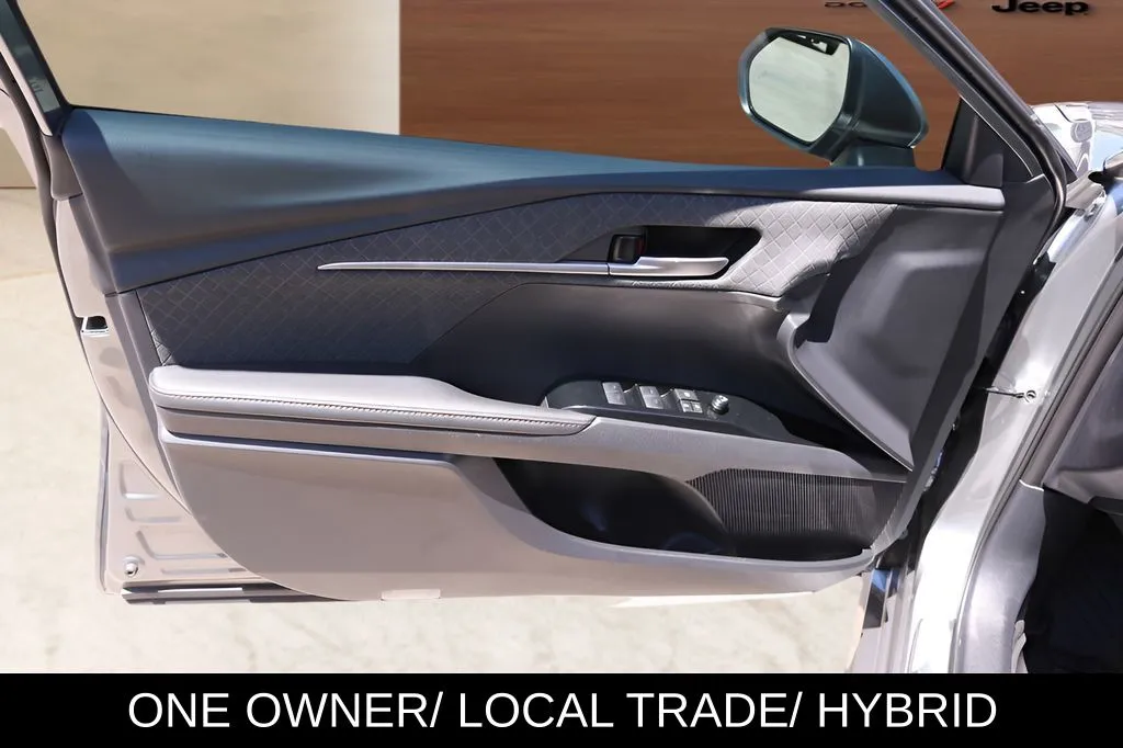 Toyota Camry photo 9