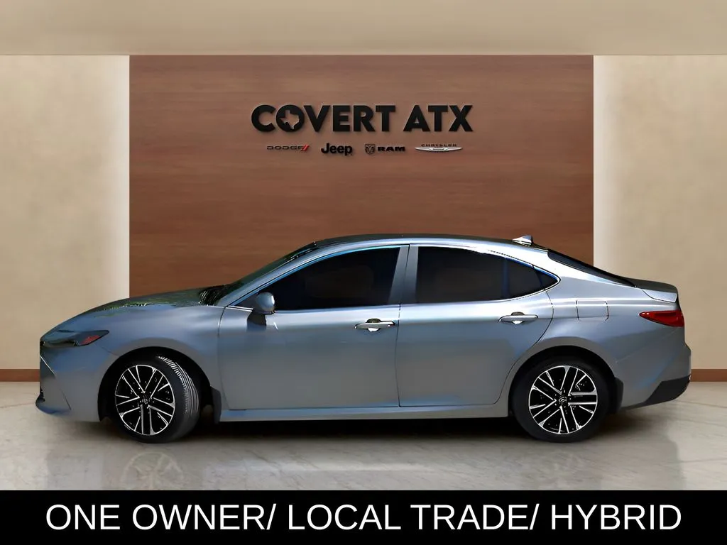 Toyota Camry photo 2