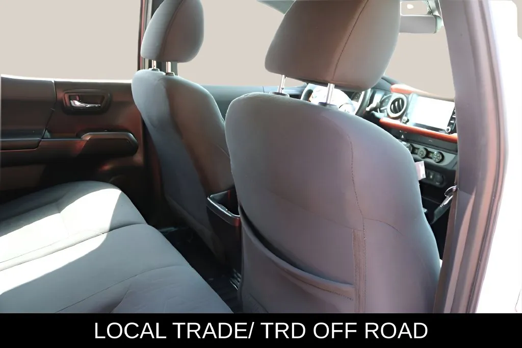 Toyota Tacoma photo 16