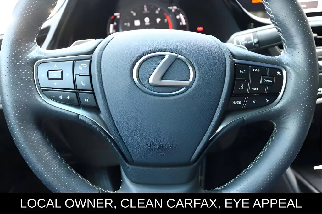 Lexus ES photo 14