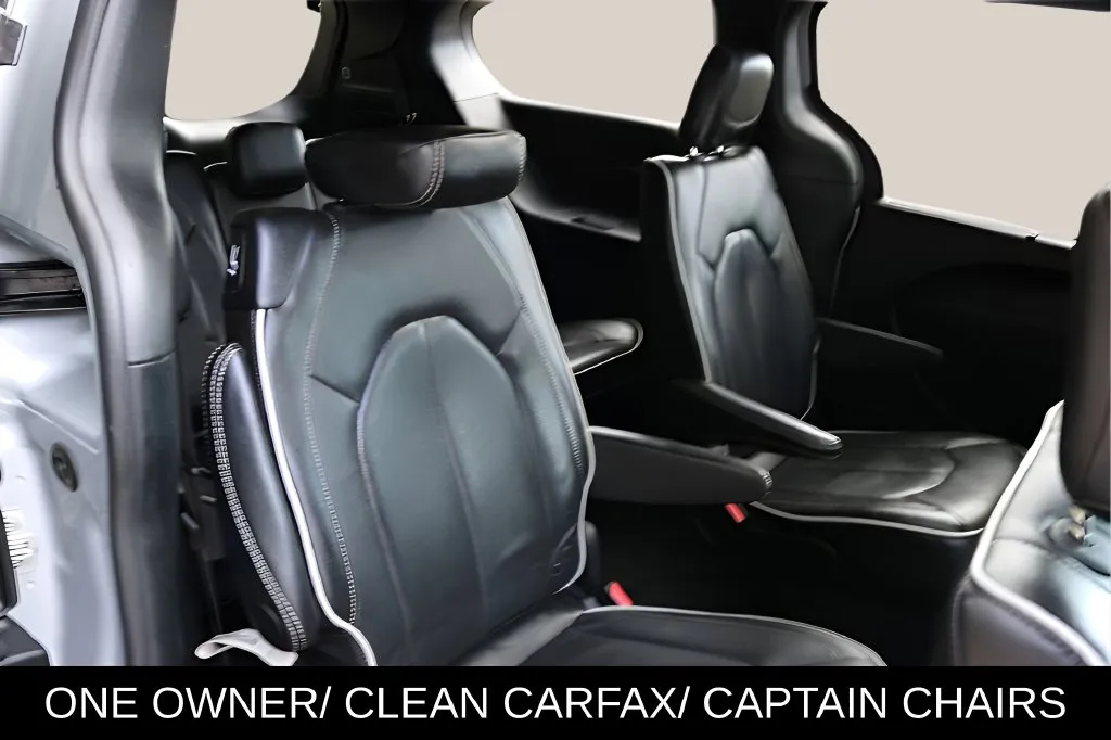 Chrysler Pacifica photo 16
