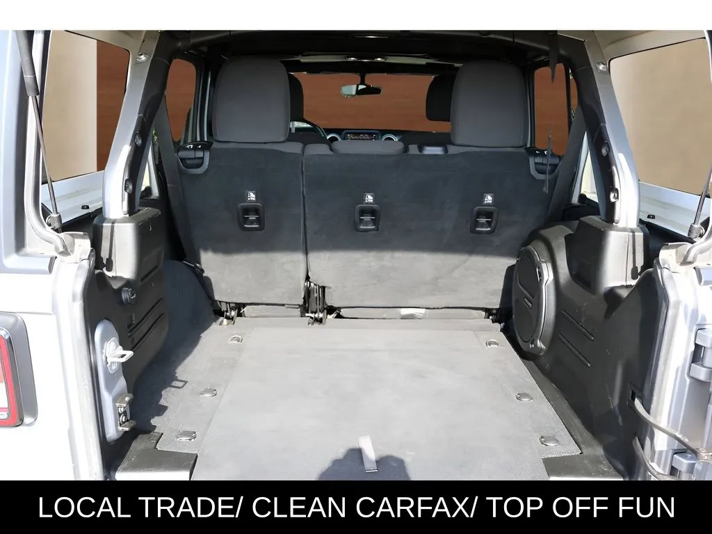 Jeep Wrangler photo 16