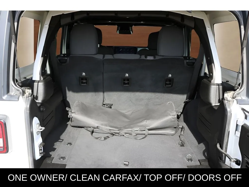 Jeep Wrangler photo 16