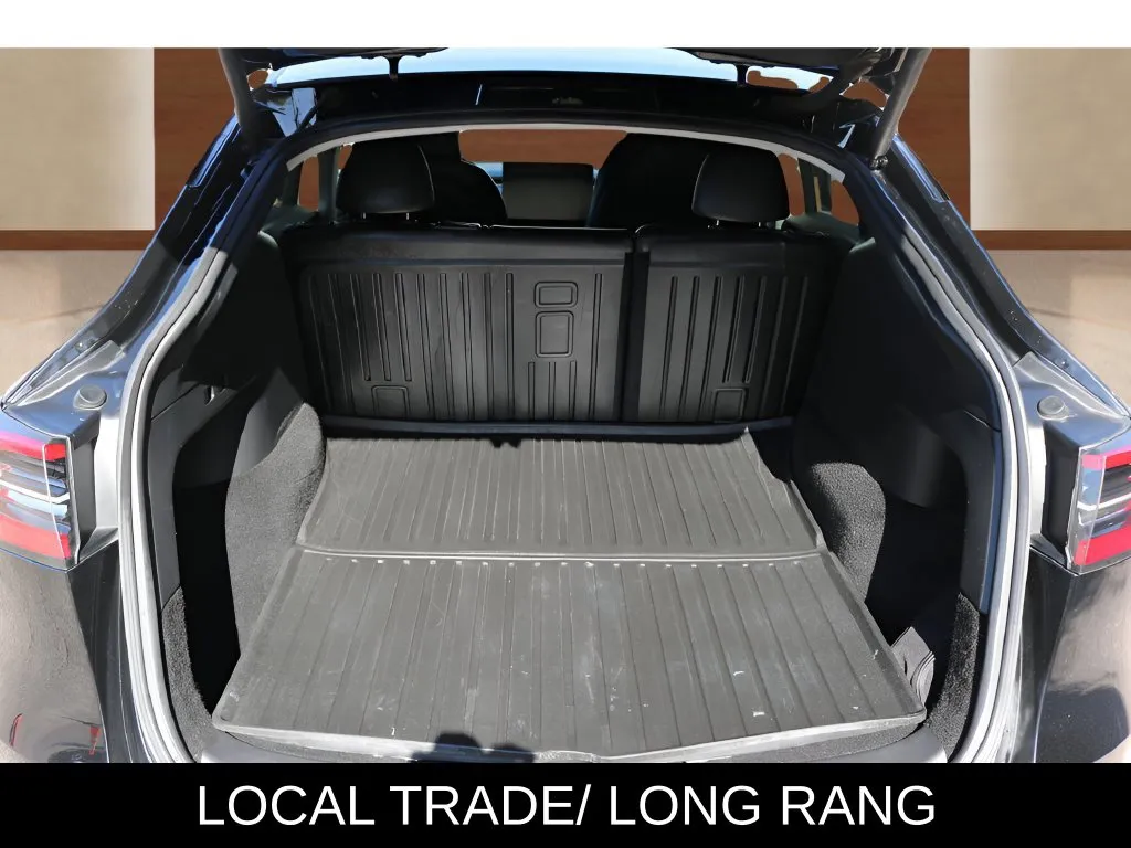 Tesla Model Y photo 12