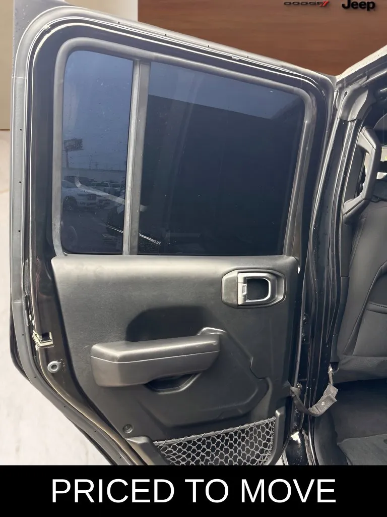 Jeep Wrangler photo 12