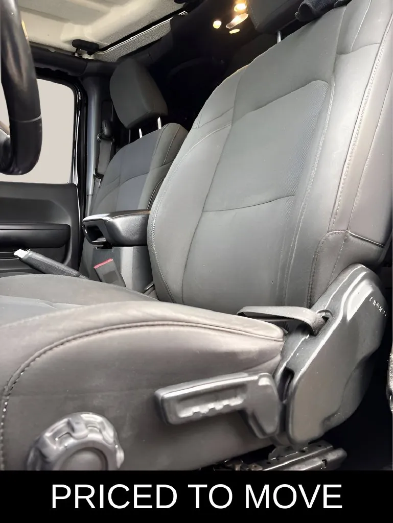 Jeep Wrangler photo 11