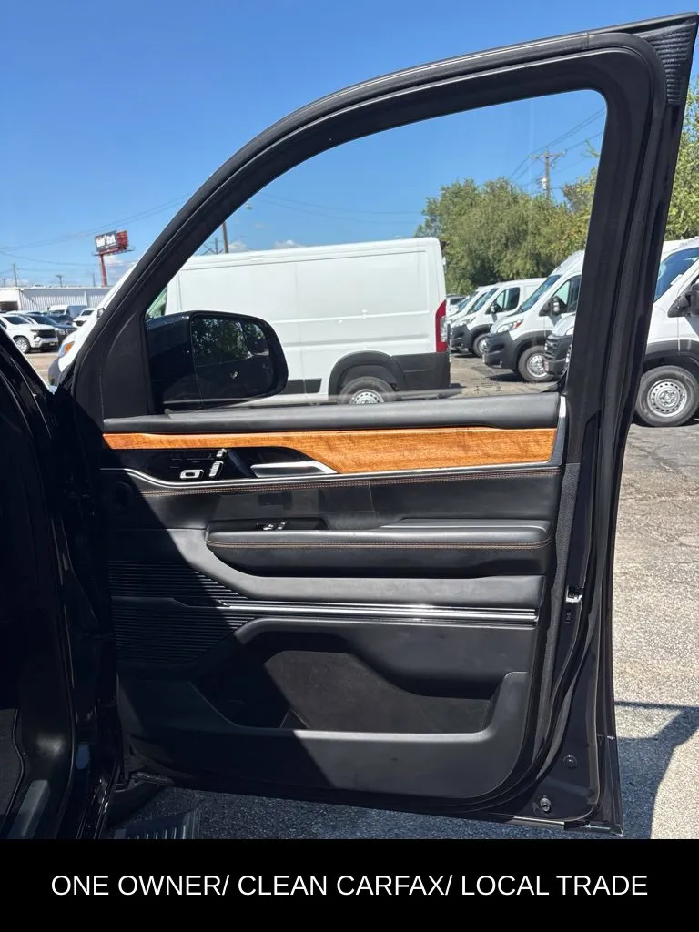Jeep Grand Wagoneer photo 23