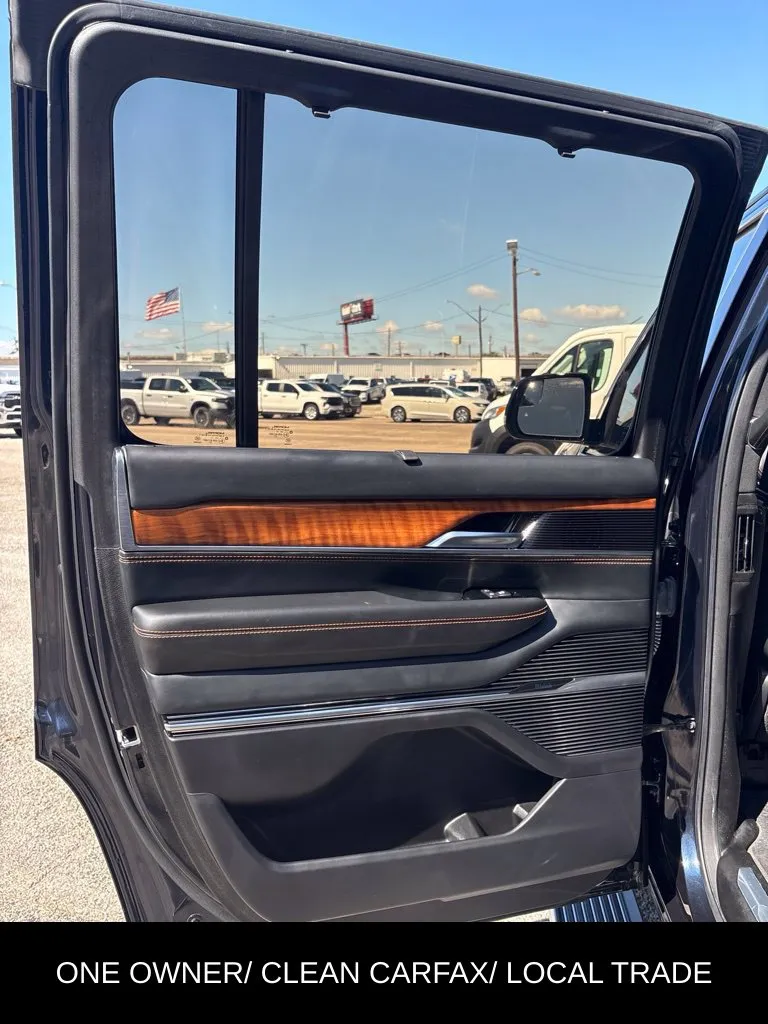 Jeep Grand Wagoneer photo 13