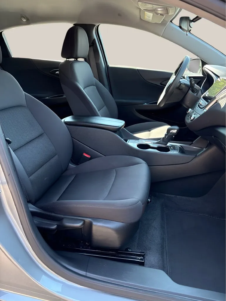 Chevrolet Malibu photo 21