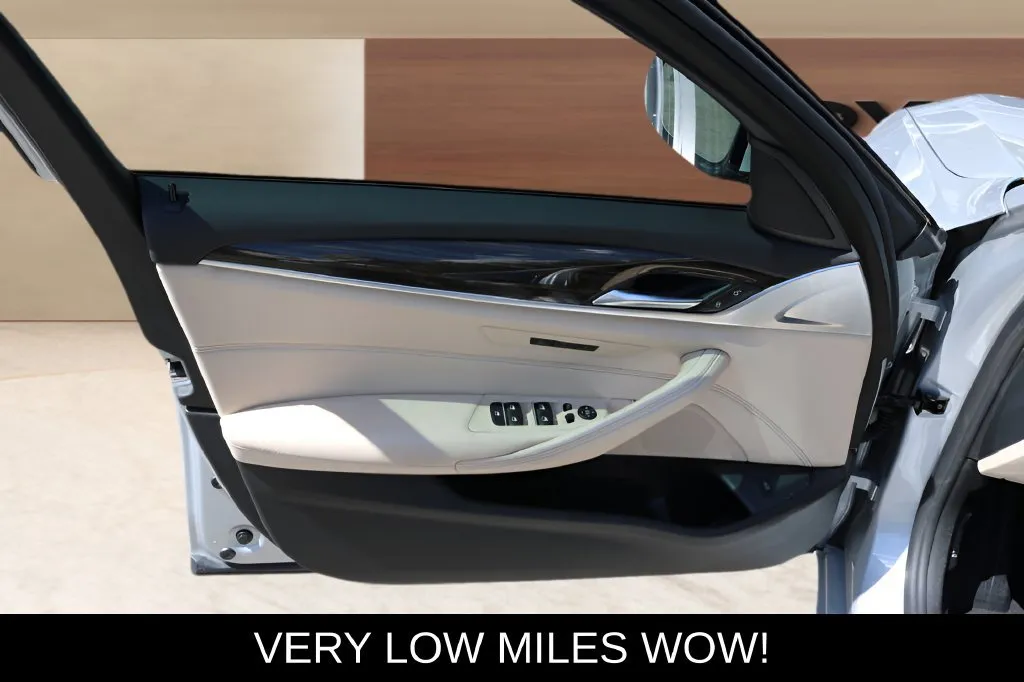 BMW 5 Series photo 10